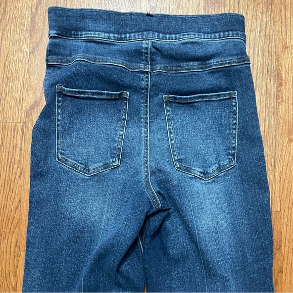Spanx Cropped Flare Jeans with frayed hem in medium wash size XS - Picture 7 of 15
